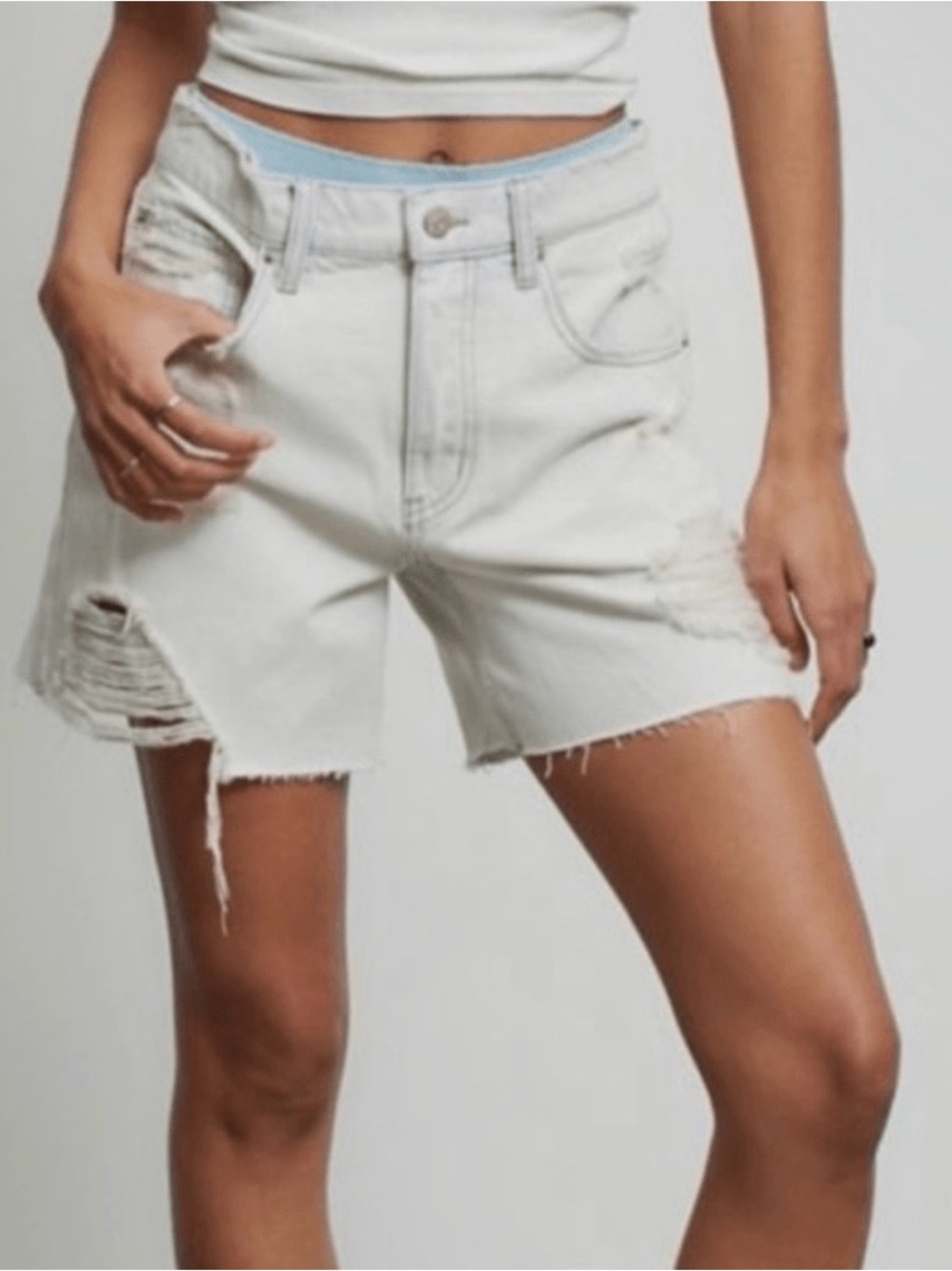 BDG Urban Outfitters Distressed Light Wash Denim Cutoff Shorts Size 28